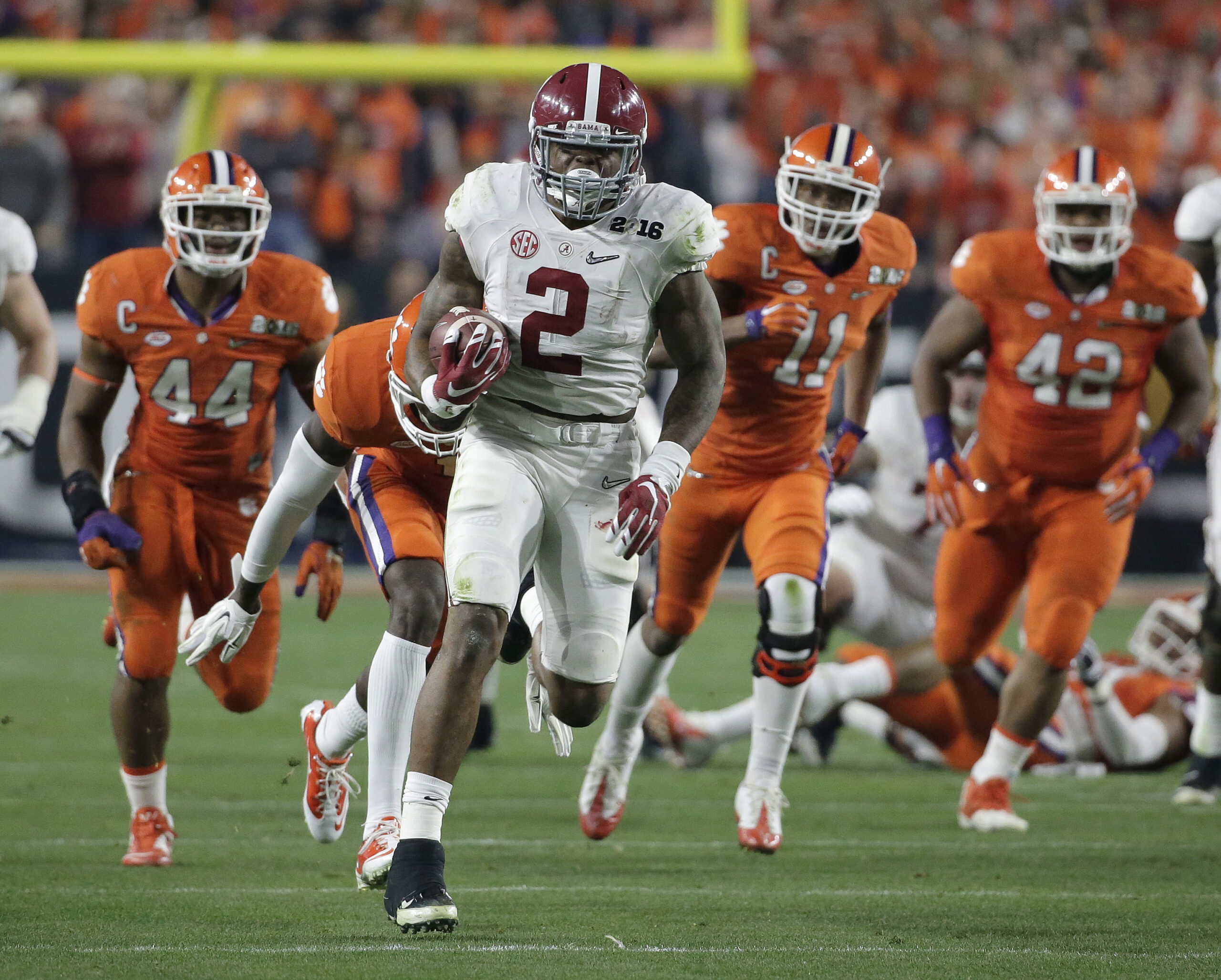 Alabama's Derrick Henry runs for a touchdown in the NCAA college football championship game in Glendale, Ariz. on Jan. 11, 2016, in which Alabama defeated Clemson to become the most recent national champion. (AP Photo/Chris Carlson) 