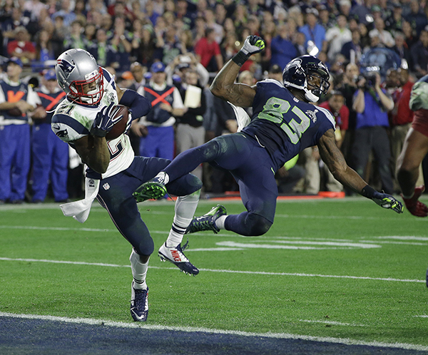 New England Patriots cornerback Malcolm Butler (21) intercepts a pass intended for Seattle Seahawks wide receiver Ricardo Lockette (83) during the second half of NFL Super Bowl XLIX football game Sunday, Feb. 1, 2015, in Glendale, Ariz. (AP Photo/Kathy Willens)