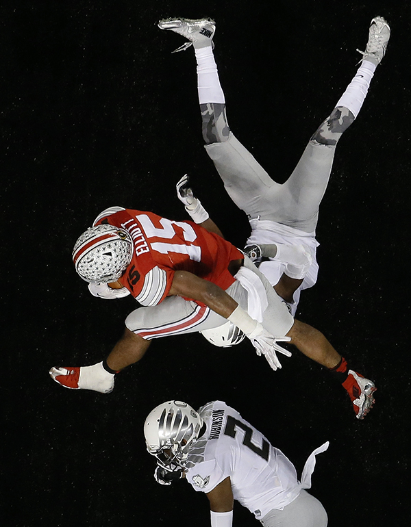 Ohio State's Ezekiel Elliott (15) breaks away for a nine-yard touchdown run during the NCAA college football playoff championship game against Oregon Monday, Jan. 12, 2015, in Arlington, Texas. (AP Photo/Tony Gutierrez)