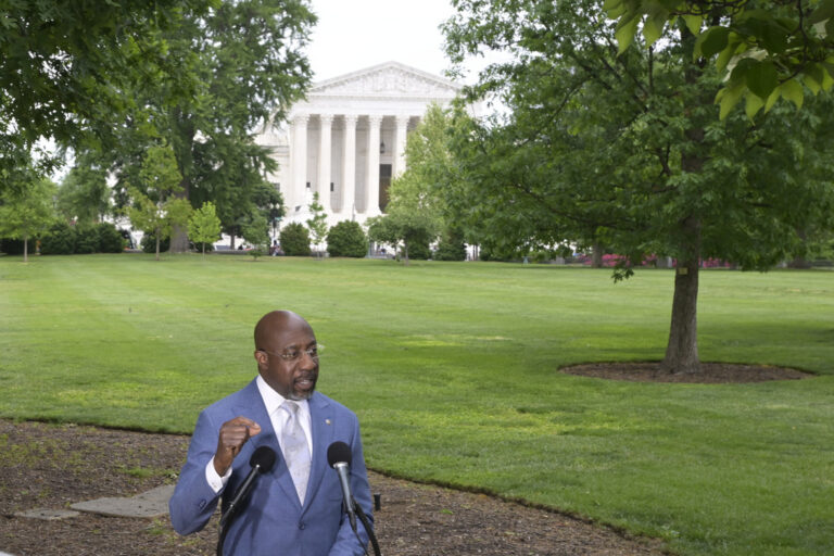 Supreme Court weakens the Voting Rights Act and aids GOP efforts to ...