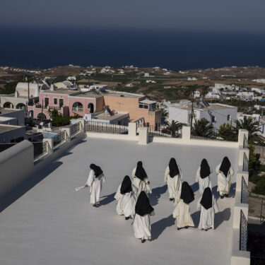 santorini_AP_22187498478133_hm.jpg
