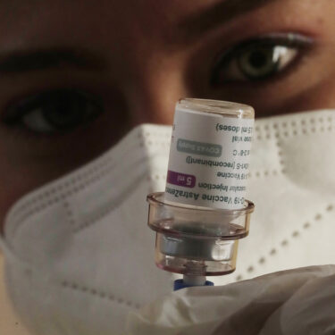AP_21112551991135_hm-vaccine.jpg