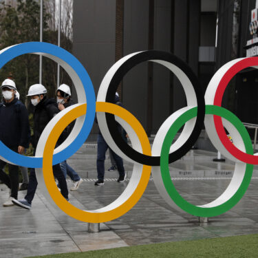 AP_20064129351204_hm-oly.jpg
