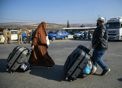Syrians arrive to cross into Syria from Turkey at the Cilvegozu border gate, near the town of Antakya, southern Turkey, Monday, Dec. 9, 2024. (AP Photo/Metin Yoksu)