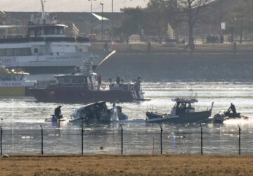Search and rescue efforts are seen around a wreckage site in the Potomac River from Ronald Reagan Washington National Airport, early Thursday morning, Jan. 30, 2025, in Arlington, Va. (AP Photo/Mark Schiefelbein)
