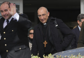 Cardinal Baldassare Reina, right, leaves the Agostino Gemelli Polyclinic, where Pope Francis has been hospitalized since Feb. 14, in Rome, Wednesday, Feb. 26, 2025. (AP Photo/Kirsty Wigglesworth)