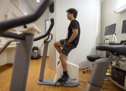 College student and research subject Sam Srisatta pedals a stationary bicycle as part of an exercise session during a study on the health effects of ultraprocessed foods at the National Institutes of Health in Bethesda, Md., on Thursday, Oct. 31, 2024. (AP Photo/Mark Schiefelbein)