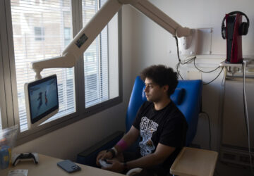 College student and research subject Sam Srisatta plays a video game in his room during a study on the health effects of ultraprocessed foods at the National Institutes of Health in Bethesda, Md., on Thursday, Oct. 31, 2024. (AP Photo/Mark Schiefelbein)