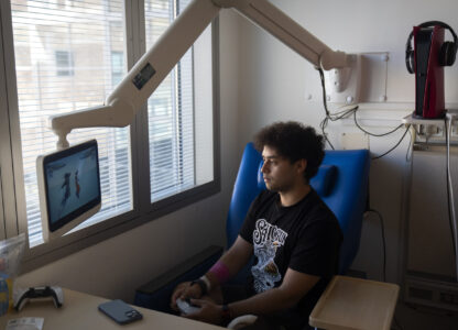 College student and research subject Sam Srisatta plays a video game in his room during a study on the health effects of ultraprocessed foods at the National Institutes of Health in Bethesda, Md., on Thursday, Oct. 31, 2024. (AP Photo/Mark Schiefelbein)