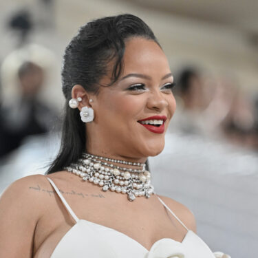 Philanthropy-Rihanna-Foundation