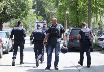 APTOPIX Austria School Police
