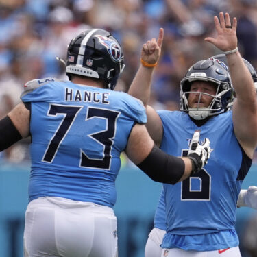 Rams Titans Football