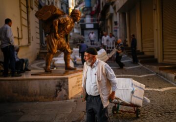 Turkey Istanbul’s Porters Photo Essay