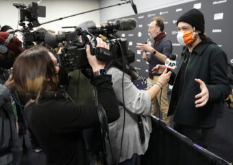 Joseph Gordon-Levitt attends the premiere of