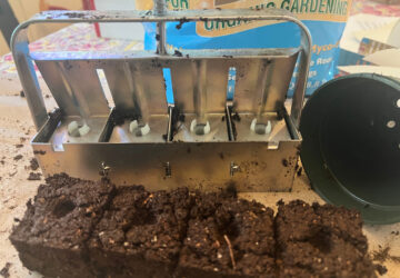 Be Well-Gardening-Plastics