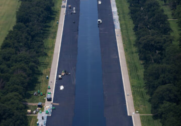 APTOPIX Lincoln Memorial Reflecting Pool