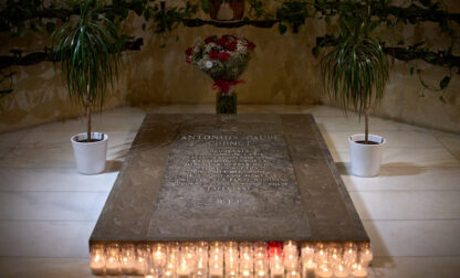 Sagrada Familia Pope Insider Tour