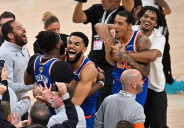 CORRECTION APTOPIX NBA Finals Knicks Spurs Basketball