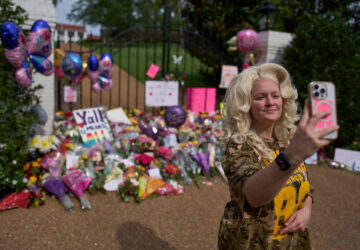 APTOPIX Obit Dolly Parton Reaction