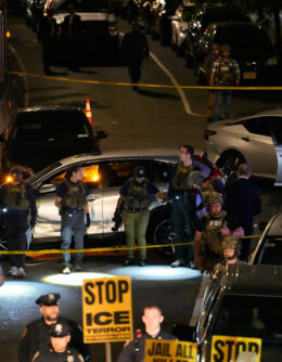 APTOPIX Federal Agents Shooting