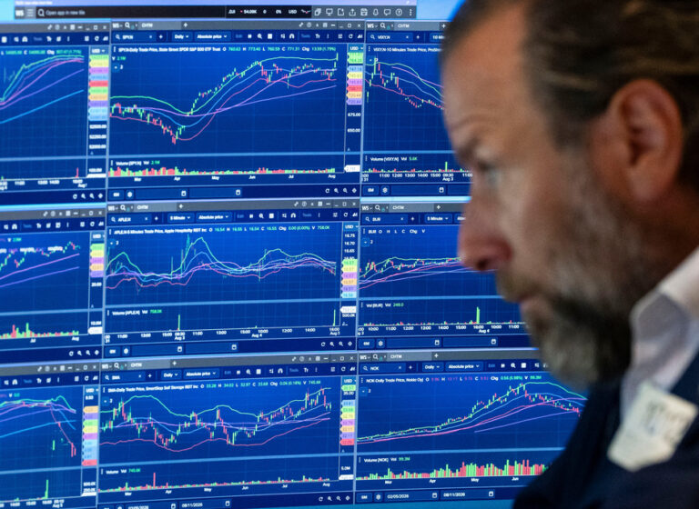 APTOPIX Financial Markets Wall Street