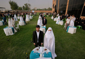 APTOPIX Iraq Mass Wedding