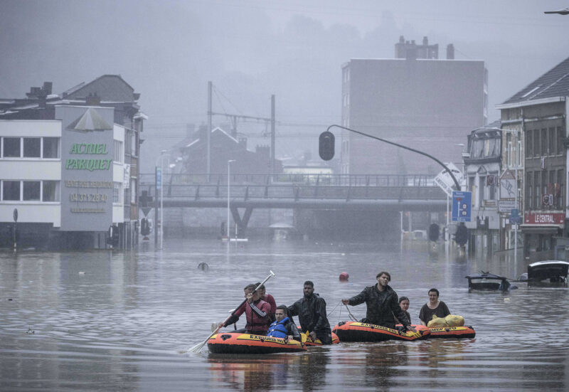 AP 21196751643736 hm floods ss
